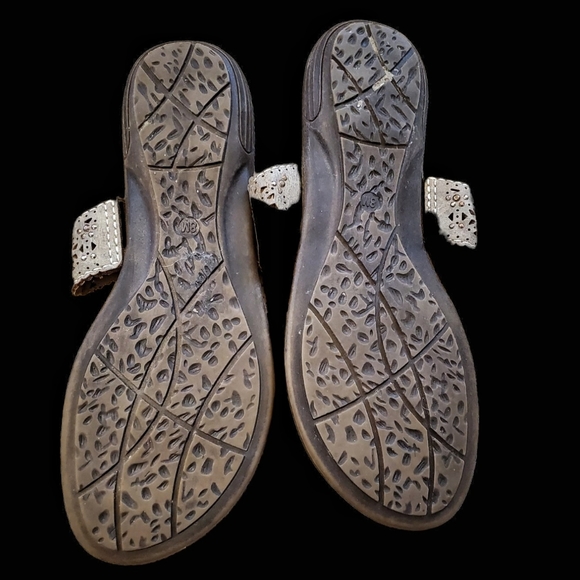 Marbella Slip on Sandals in Tan with Copper metal adds. Size 8M. - Picture 4 of 5